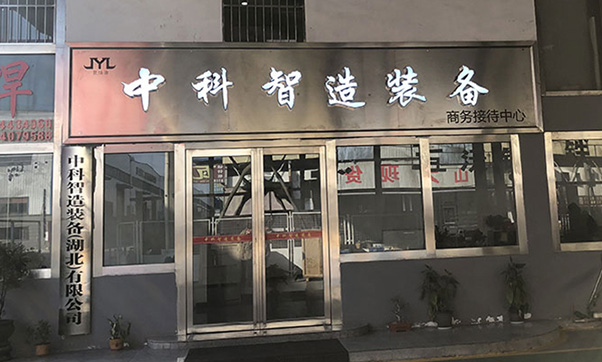 短行程机器人天轨工作站集成_八轴机器人行走轴维护保养_七轴机器人系统集成设备开发_搬运机器人地轨多少钱